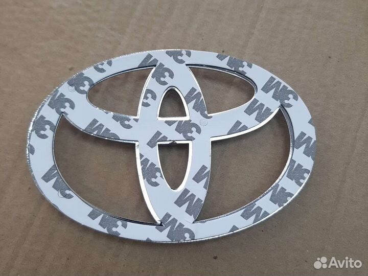 Эмблема Toyota RAV 4 camry corolla