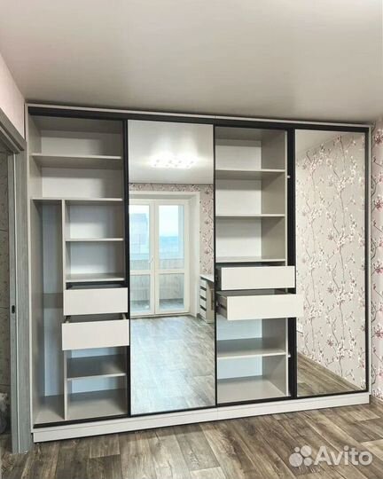 Современный шкаф купе