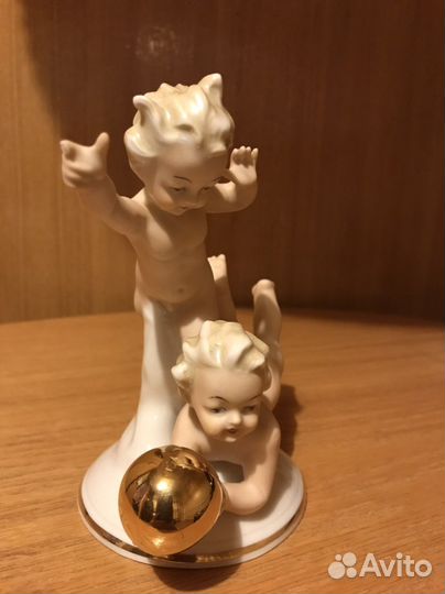 Статуэтка Германия Путти с шаром