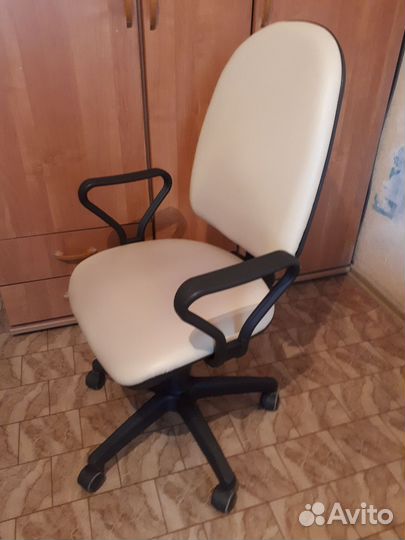 Компьютерное кресло