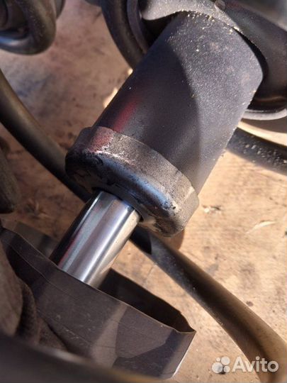 Амортизатор передний Jeep Compass MK49 7411