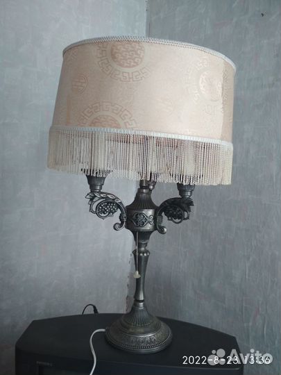 Продам настольную лампу