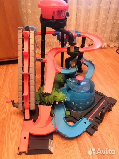 Hot wheels трек невробразимая автомойка