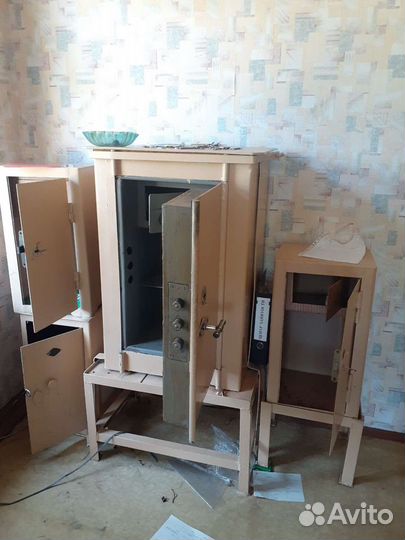 Офисные сейфы