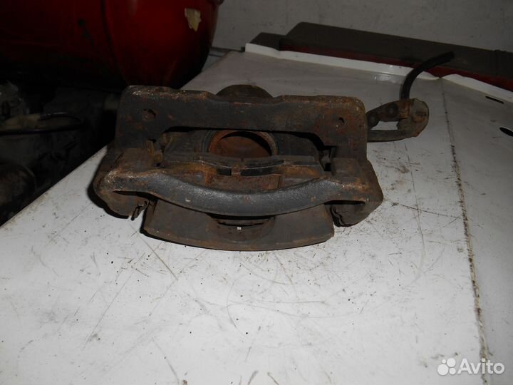 Передний правый суппорт Honda CR-V Хонда цр-В