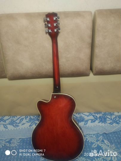 Гитара полуаккустика