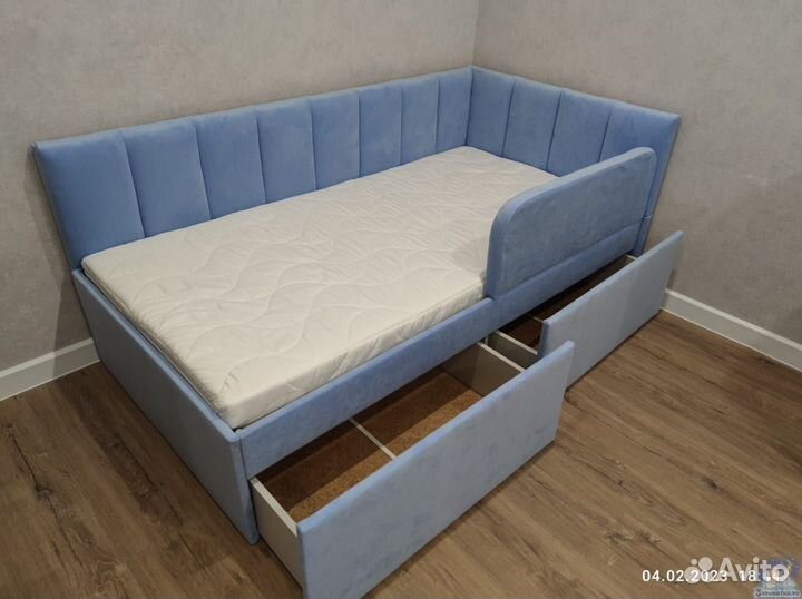 Детская кровать с матрасом
