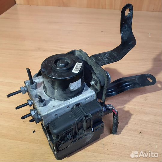 Блок абс 8V512M110AD Ford Fiesta 2009-2012 года