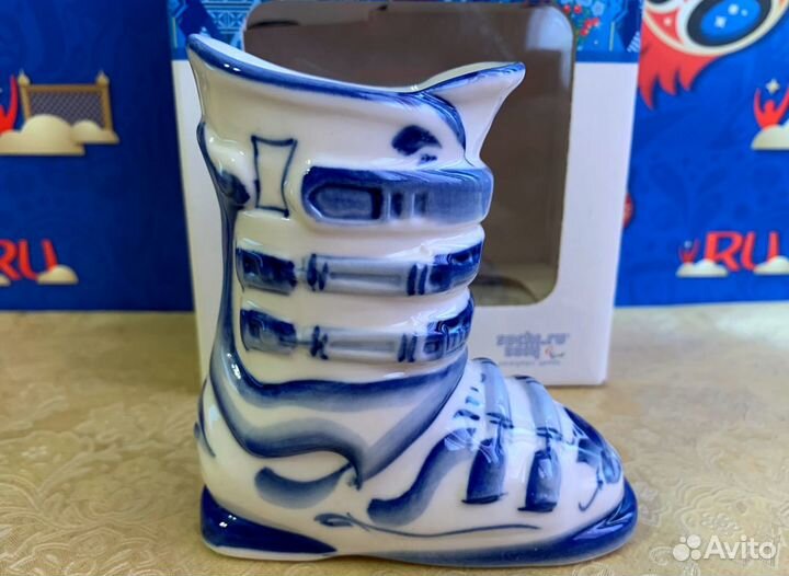 Лыжный ботинок. Гжель Фарфор. Олимпиада Сочи 2014