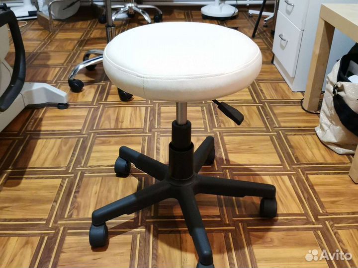 Стул без спинки