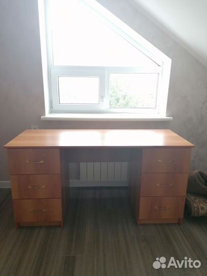 Письменный стол