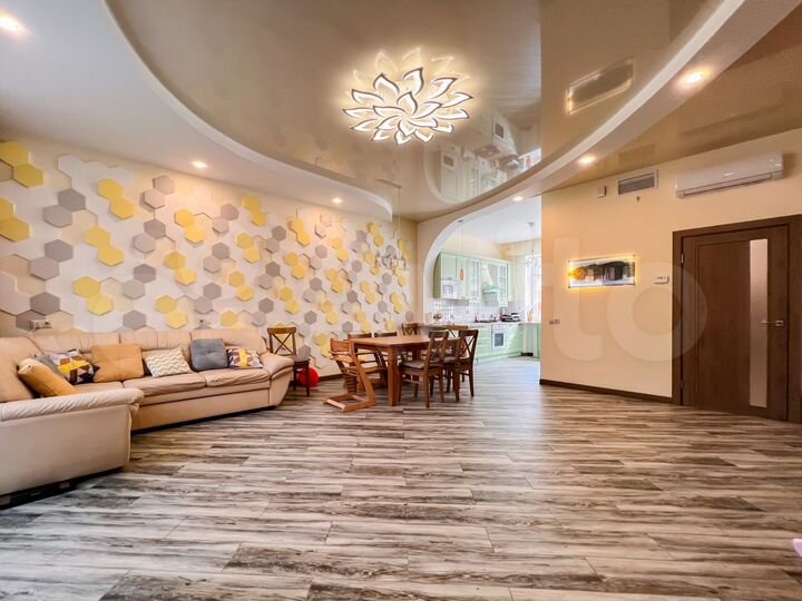 Таунхаус 240 м² на участке 4 сот.