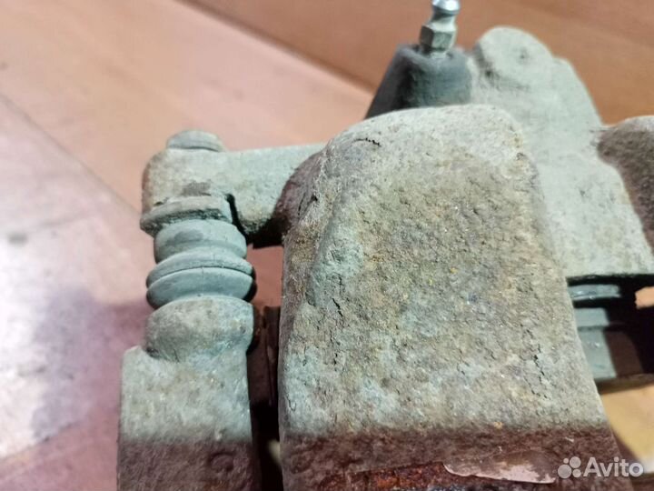 Суппорт передний правый Geely Emgrand EC7 1.8