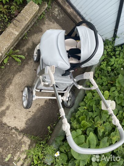 Коляска 3 в 1 с автолюлькой