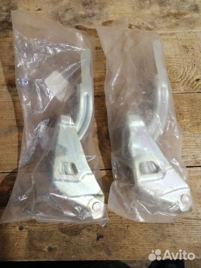 Петля капота левая Hyundai Solaris