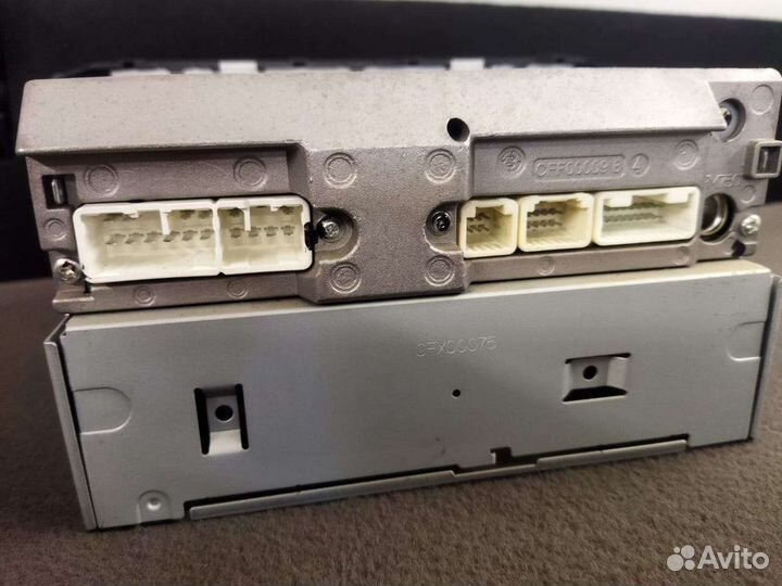 8612005110 Магнитола Toyota Avensis