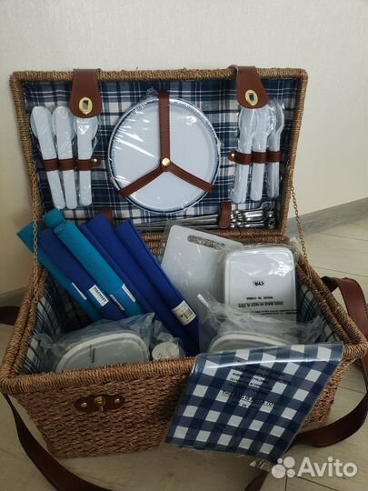 Сундук с посудой для пикника