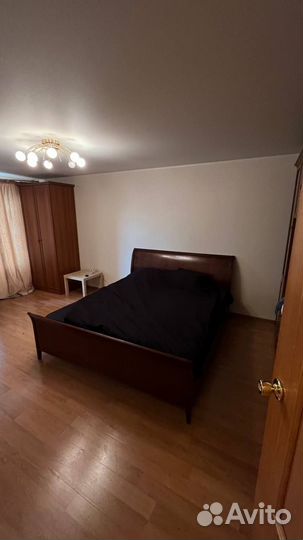 Кровать из массива и матрас 180х200