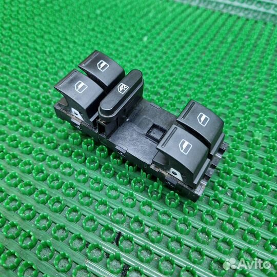 Блок управления стеклоподъемниками передней левой