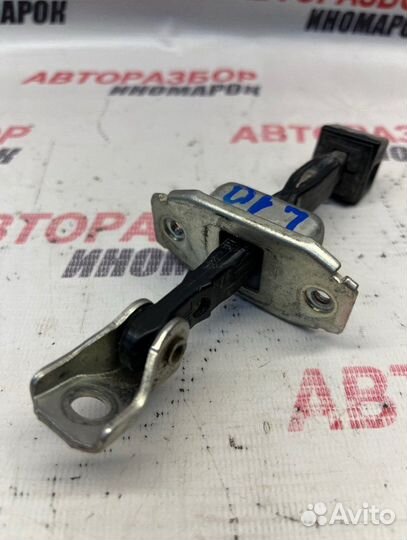 Ограничитель двери задний Mitsubishi Lancer 10 CX