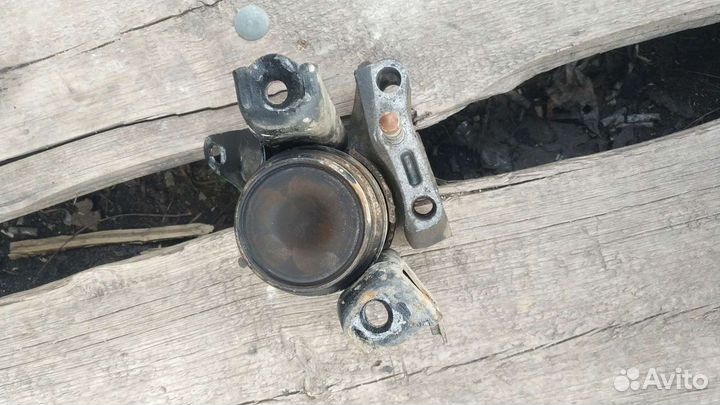 Опора двигателя toyota avensis