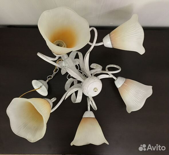 Люстра новая