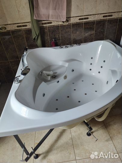 Ванна джакузи с гидромассажем бу