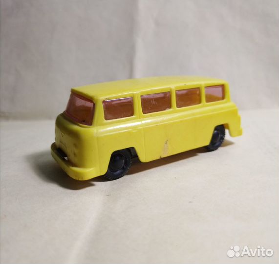 Машинки и другие игрушки времен СССР