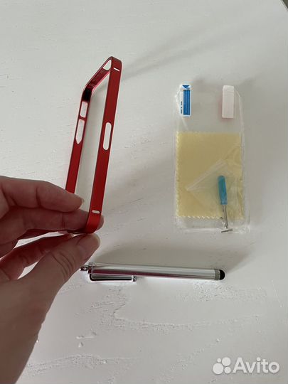 Бампер красный для iPhone 5s и стилус