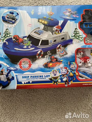 Патрульный катер и 2 фигурки спасателе