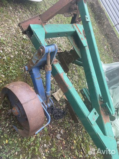 Плуг на трактор