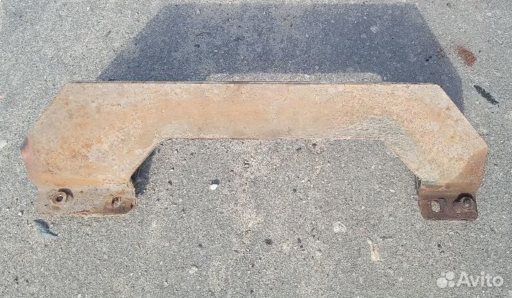 Траверса крепления кпп Москвич 2141