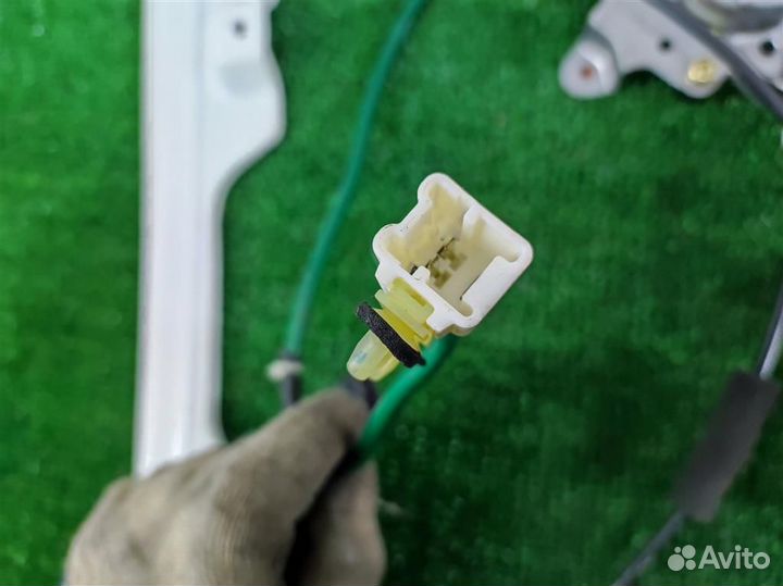 Стеклоподъемник передний правый Nissan Murano Z50