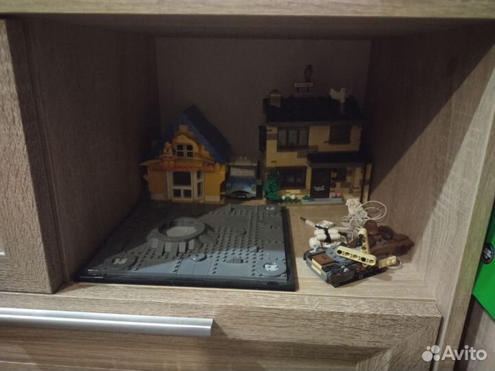 Коробки с lego и некоторые собранные наборы