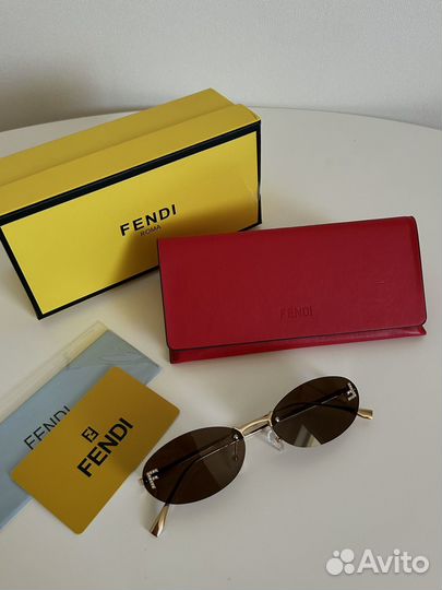 Солнцезащитные очки женские Fendi