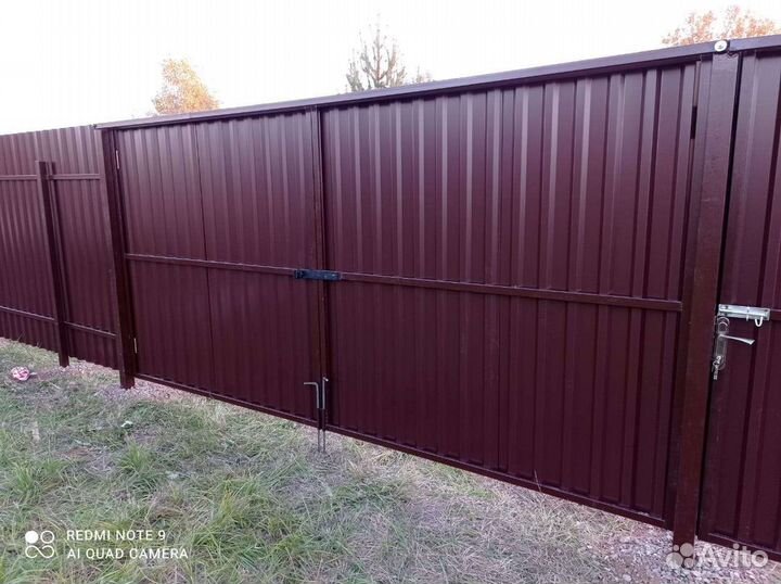 Монтаж забора из профнастила и сетка рабица