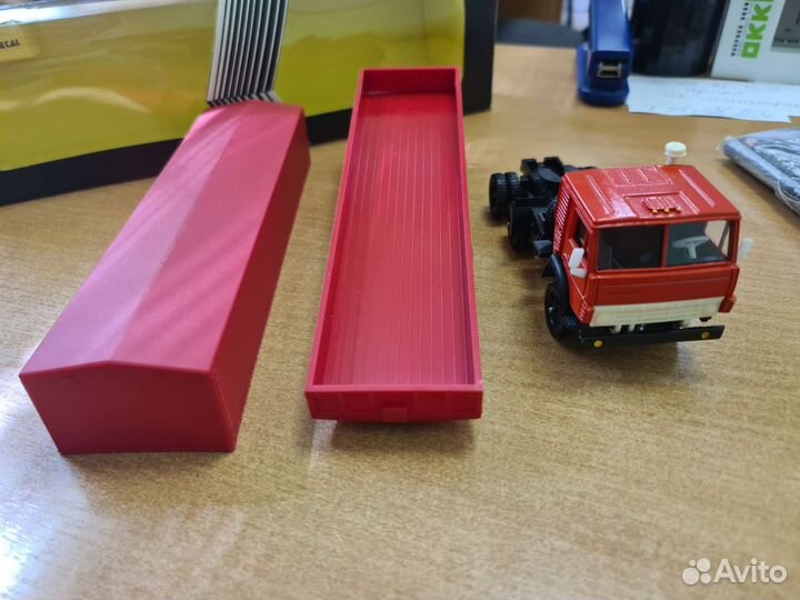 Модель СССР 1:43. Камаз 5410 с тентом красный