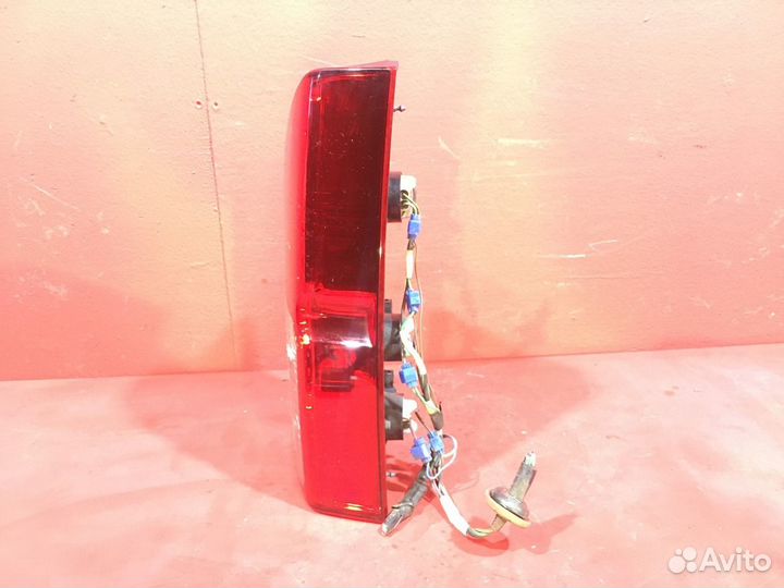 Фонарь задний правый Nissan Pathfinder R51 SUV
