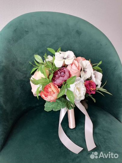 Букет из искусственных цветов в наличии