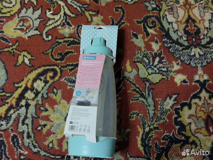 Бутылка-шейкер для теста