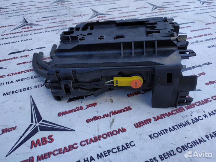 Блок предохранителей перед w204 Mercedes