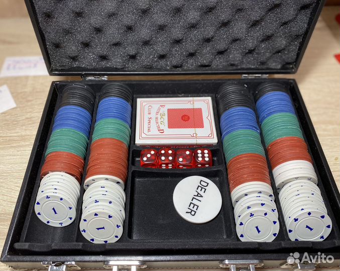 Покерный набор 200 фишек