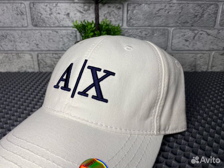 Кепка Armani Exchange белая
