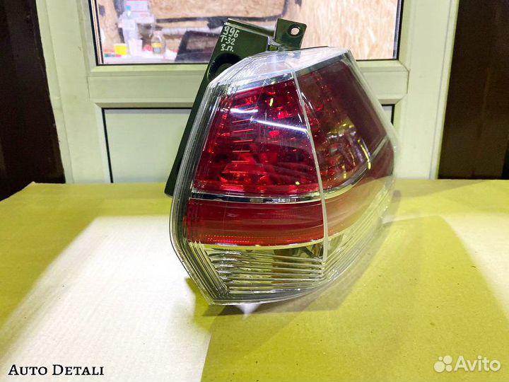 Фонарь задний правый Nissan X-Trail T32