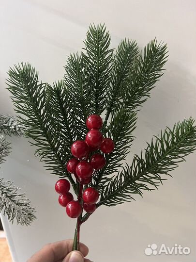 Искусственные ветки ели