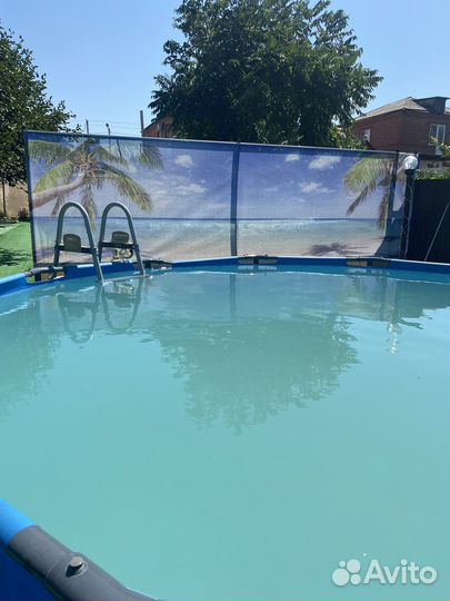 Зона отдыха с бассейном