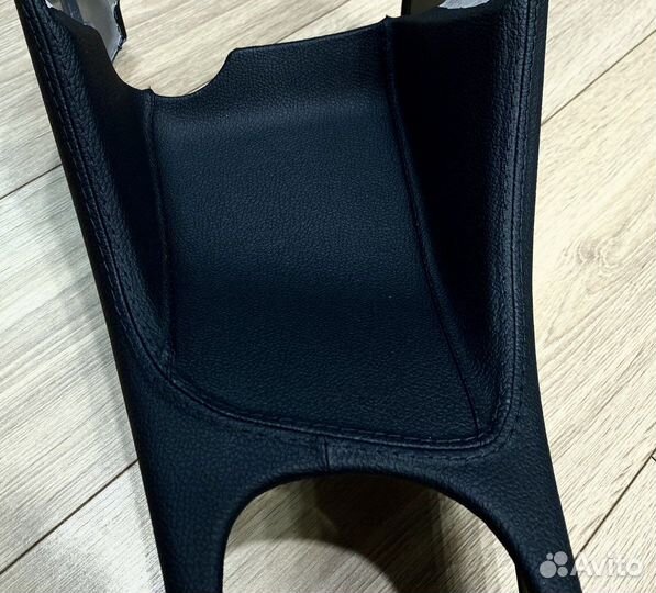 Центральная консоль, тоннель пола акцент