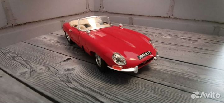 Модель Jaguar 1/18 Бураго