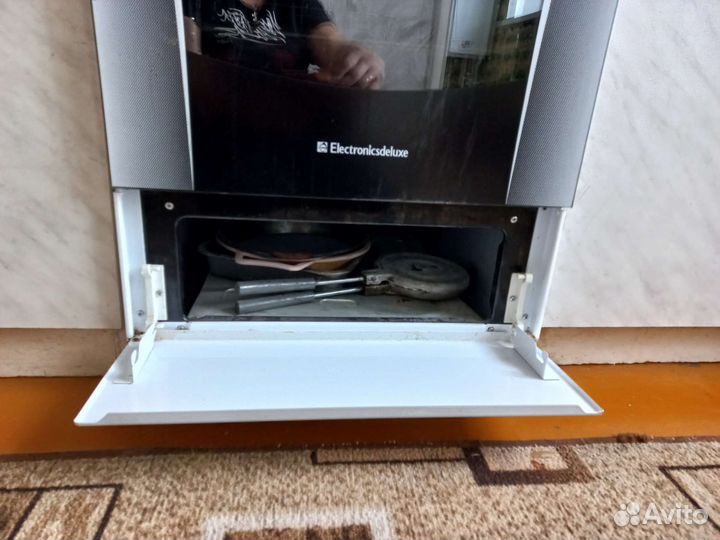 Газовая плита с электрической духовкой