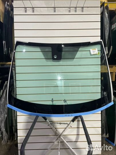 Лобовое стекло Тойота Магазин и установка